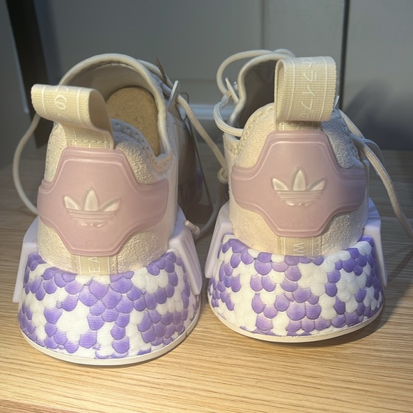 NWT & Box!!! Women’s Adidas White, Lavender,  Purple Sneakers  Size 8.5 - Picture 3 of 10